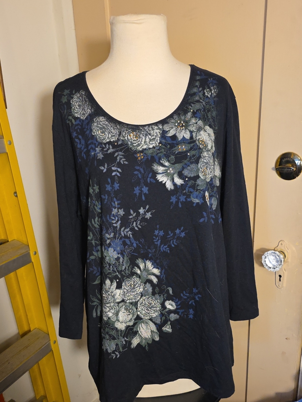 Women's Black & Navy Floral Scoop Neck Long Sleeve Top
